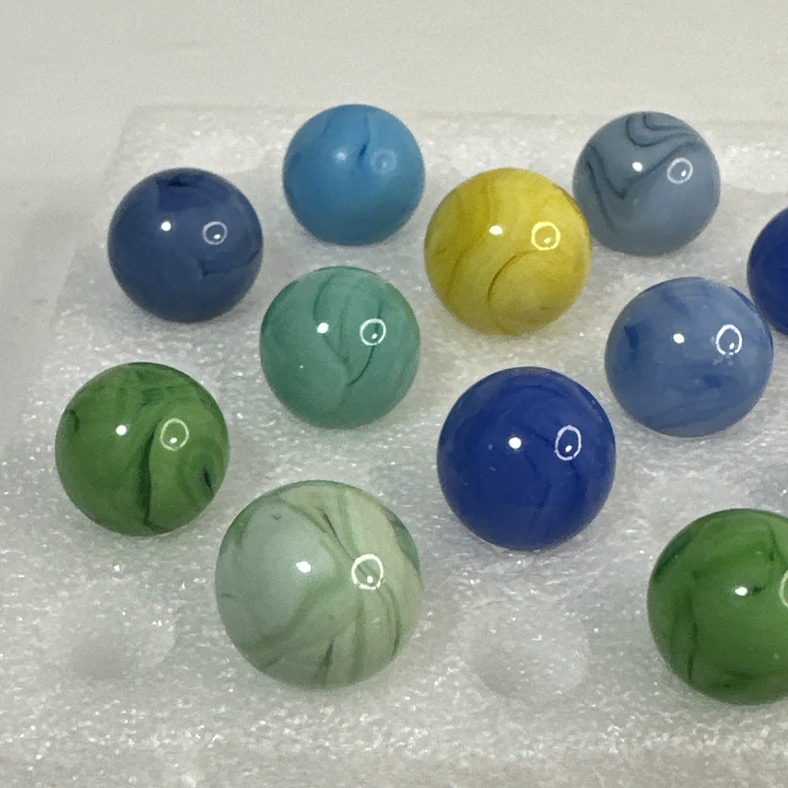 044 Lot Of 25 Champion Swirl Marbles! Beautiful Spread