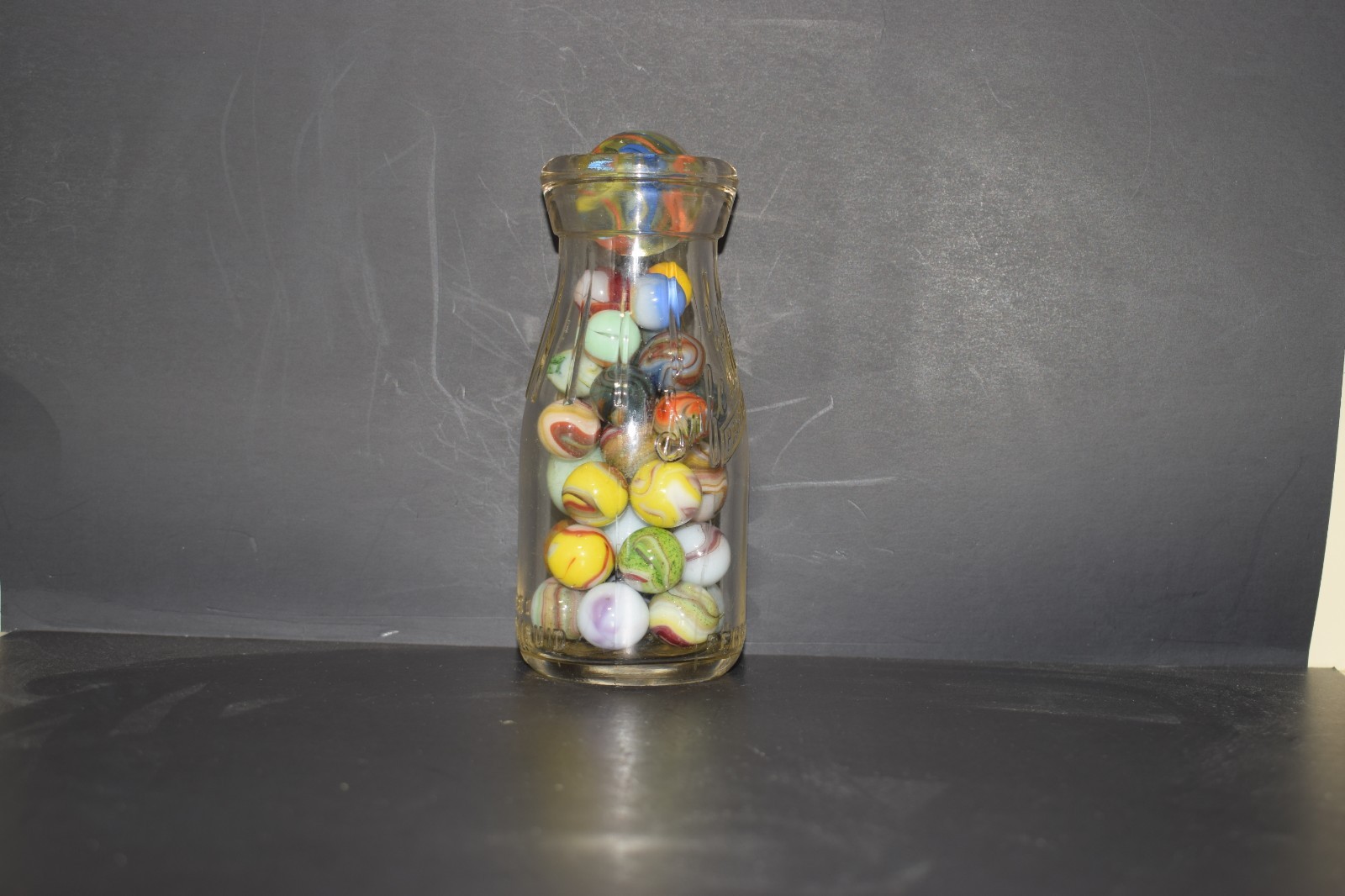 👩➖⏩JABO/DAS Colorful Marble lot of 37 Mixed runs & sizes in OLD MILK🥛 Bottle