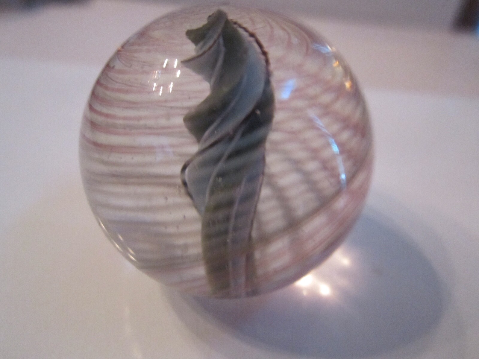 VINTAGE MARBLE SHOOTER – 1 1/4″ IN DIAMETER – SOLID CORE WITH WHITE – OFC-7