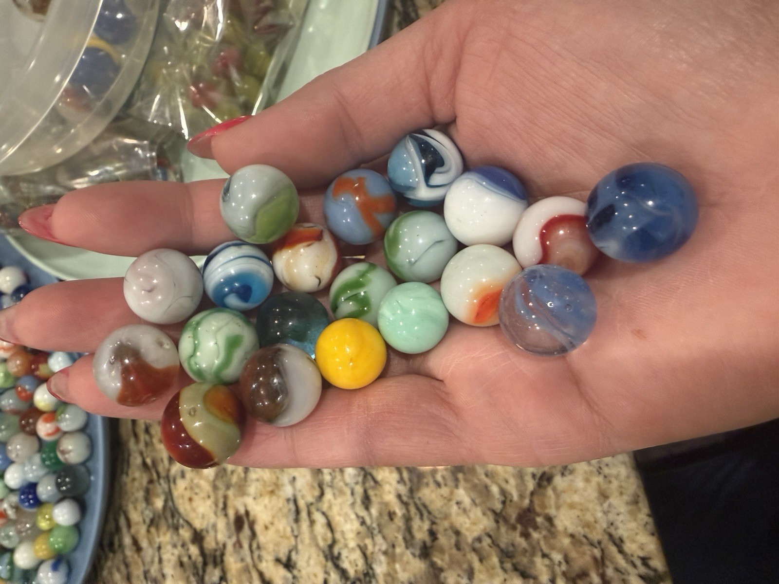 VINTAGE LOT OF 470+ GLASS MARBLES ASSORTMENT OF COLORS, STYLES & SIZES