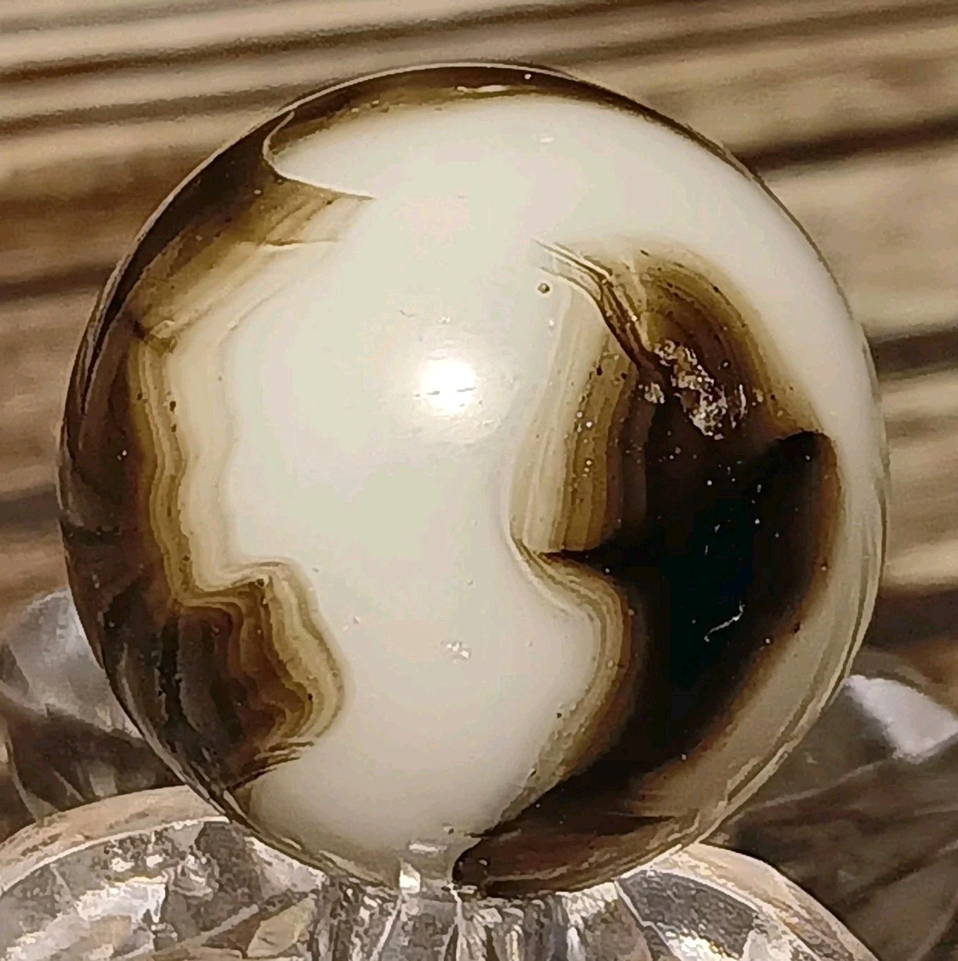 RARE PELTIER NLR ZEBRA MARBLE. W-GREEN AV. .66″ NM(+). UV ACTIVE. HTF