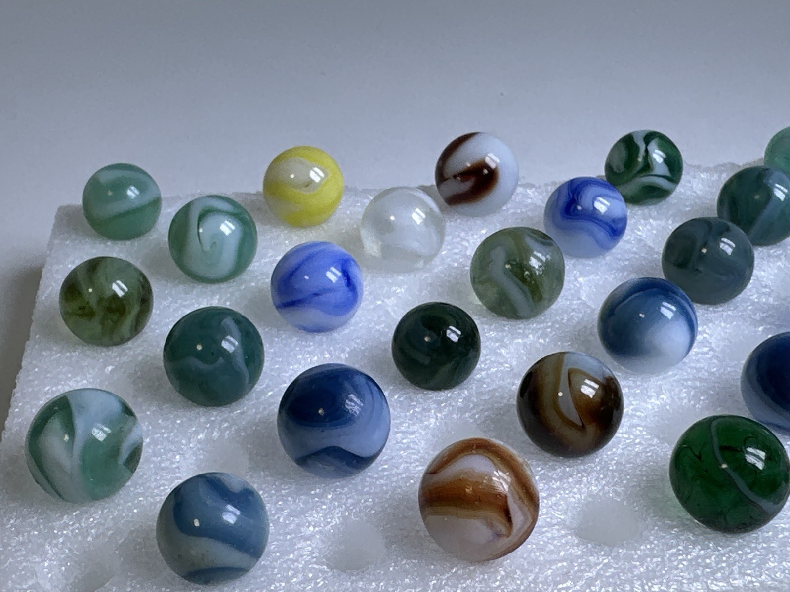 370 Lot Of 30 Vintage Cairo Swirl Marbles!