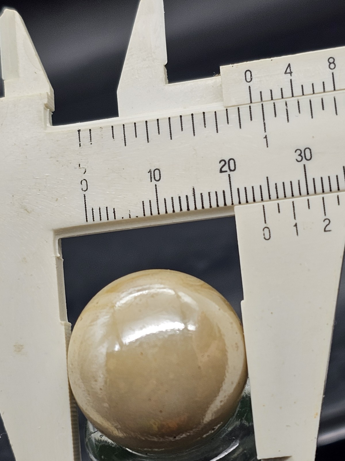 25mm Cream Honey Swirl Iridescent Shooter Marble