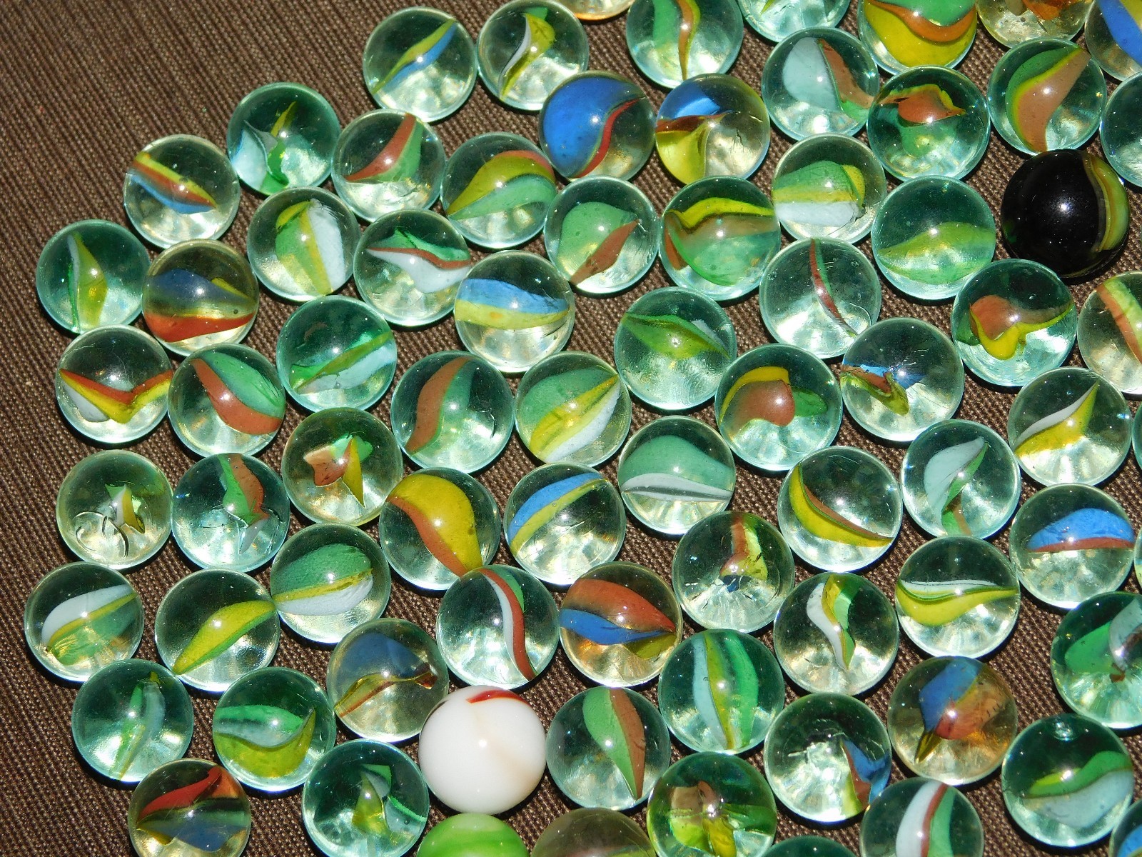 VINTAGE TOY GAME 155 MARBLES