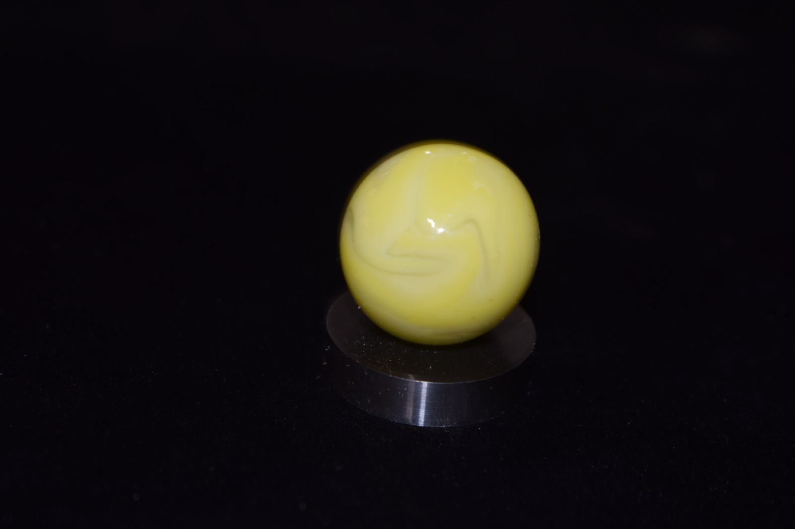 👽➖⏩HTF JABO Classic UV 👽 reactive Electric⚡💡⚡Yellow marble boulder size .937″