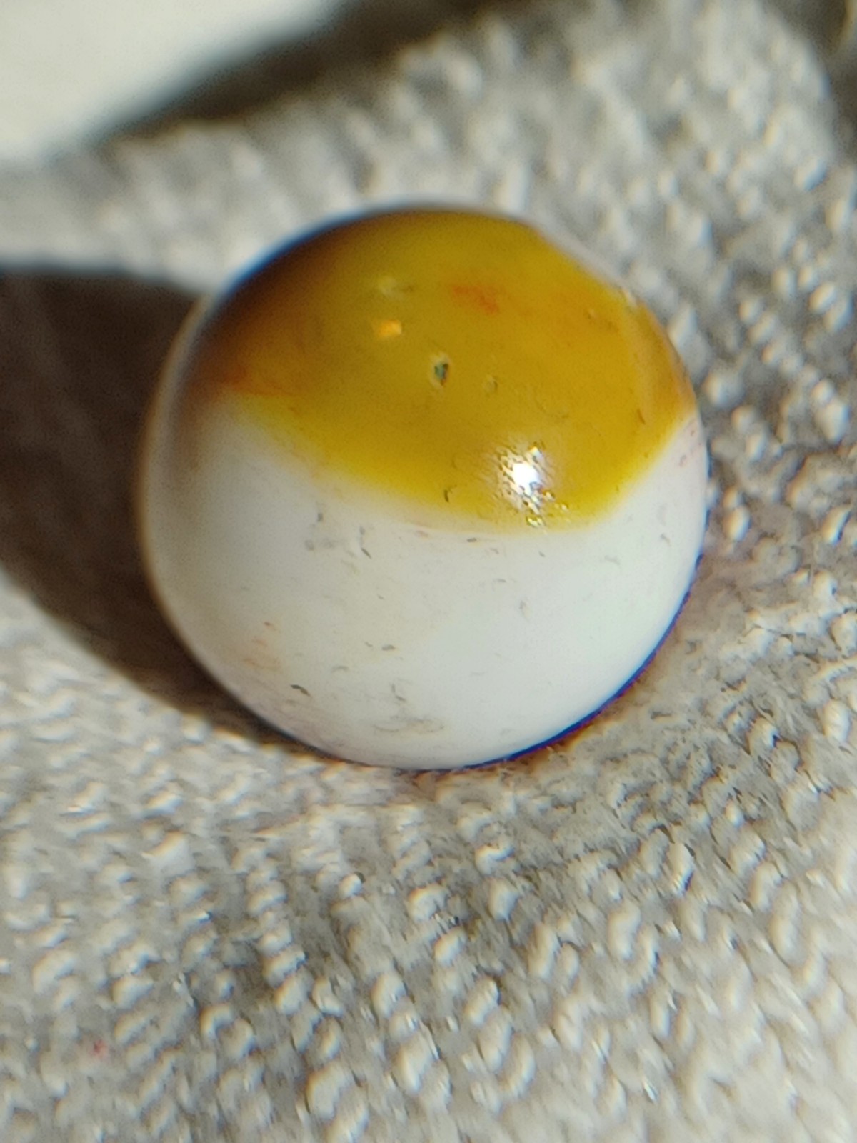 Dug Akro corkscrew featuring accidental color change from cullet bleeding. Rare.