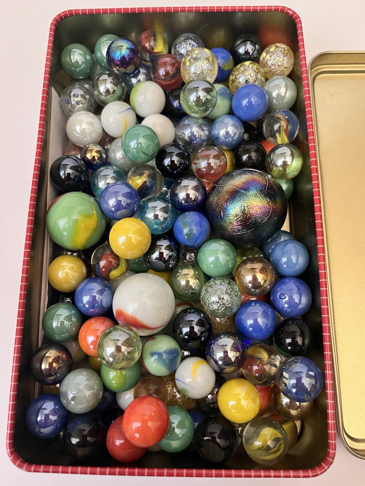 2004 Deluxe Marbles in Tin By Cardinal Over 160 Marbles and Shooters