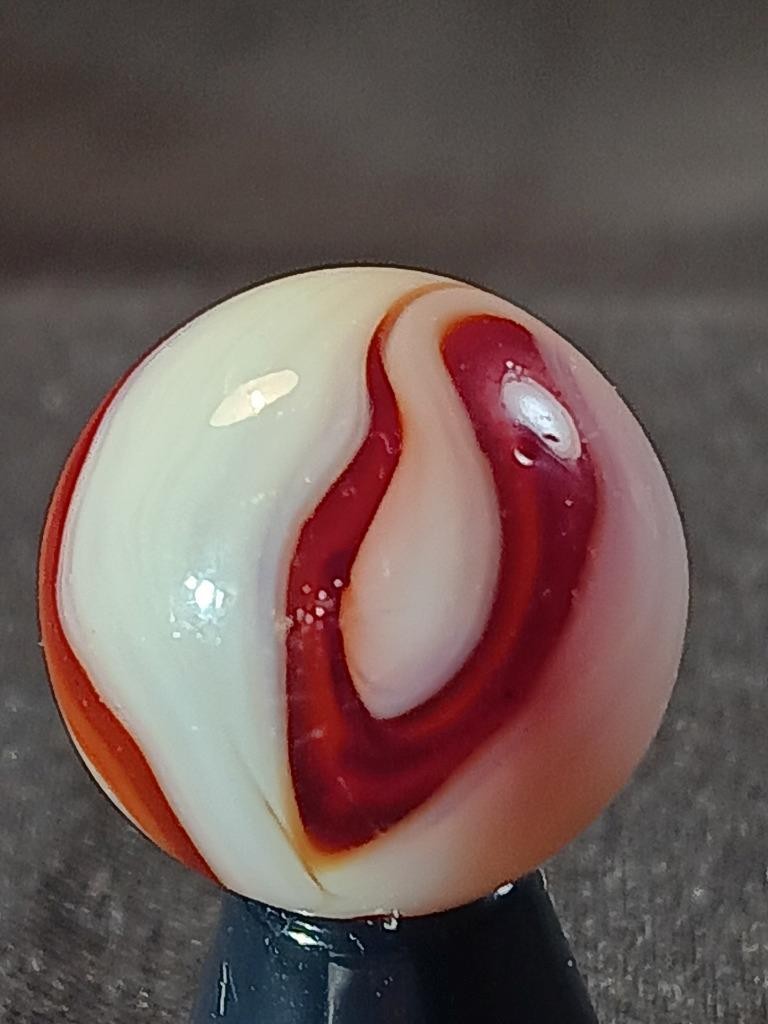 5/8″ Alley Ravenswood Candy Reds Old Lace Swirl NM Serious Marble A933