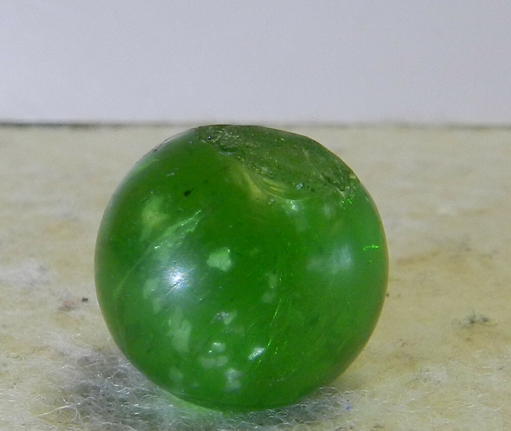 #12913m Vintage German Handmade Green Glass Mica Marble NM+ .59 Inches