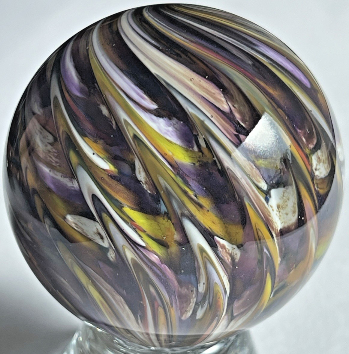 08 STEVE DAVIS MARBLE SIGNED GLASS ART LARGE 1.94″ PURPLE RED YELLOW WHITE TWIST