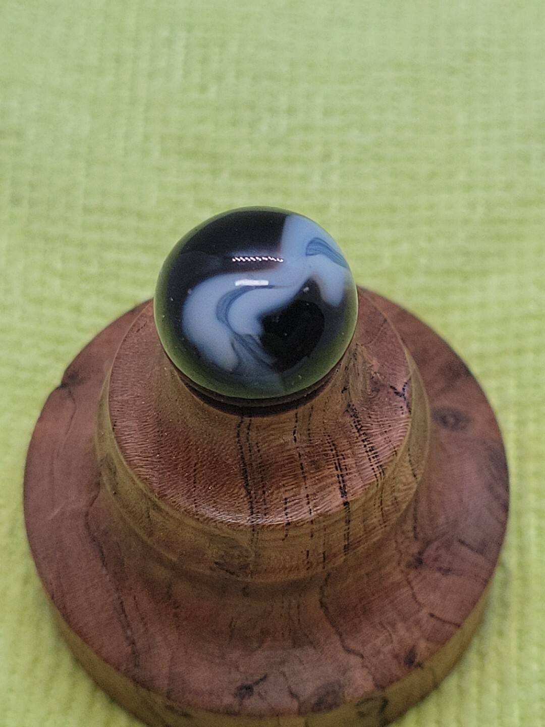 A53~Vintage Cairo(?) Heaton(?) Alley(?) 3 Color Folded Swirl 5/8″ Near Mint