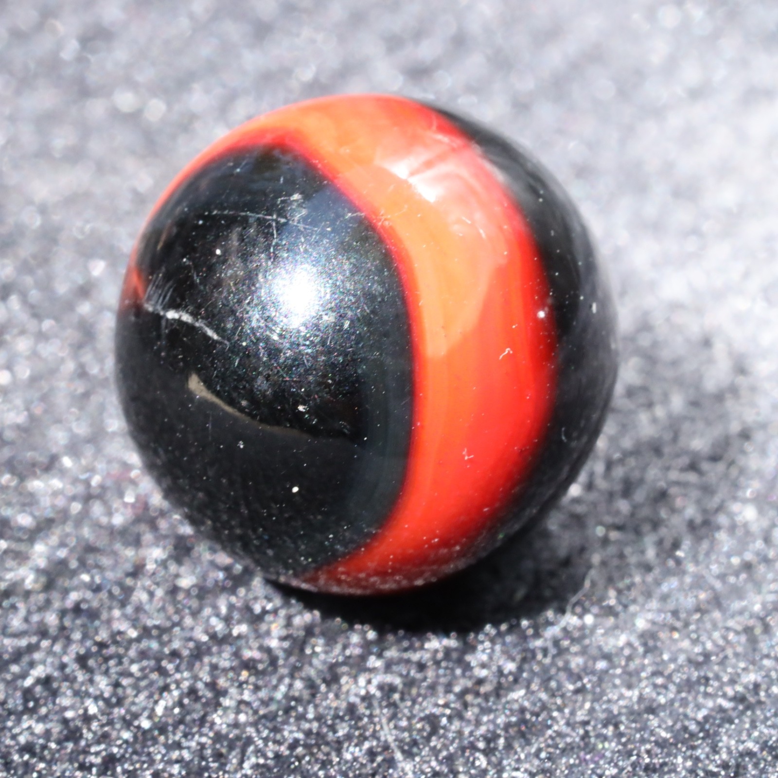 AKRO BLACK AND RED PRIZENAME CORKSCREW MARBLE .647″ MINT