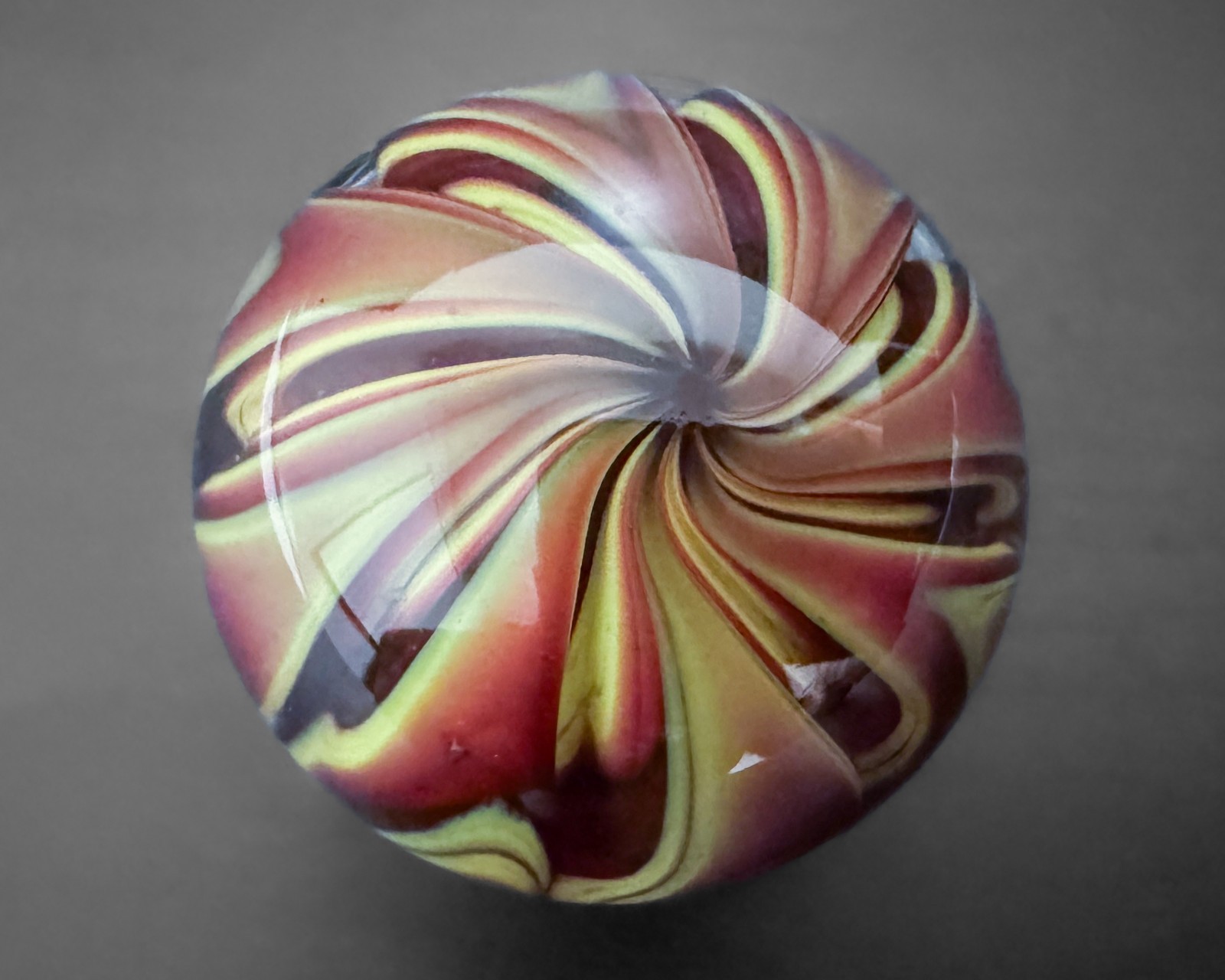 Steve Davis 1.5″ Red Green Contemporary Handblown Art Glass Marble