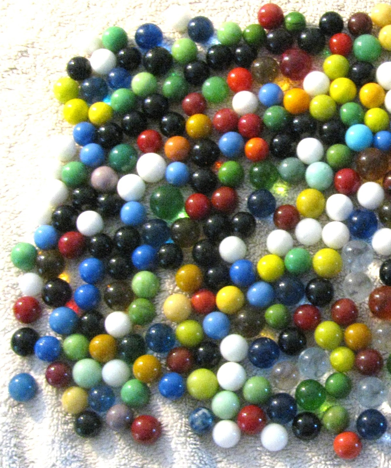 Lot of Approx. 380 Vintage Glass Toy Marbles Assortment Many Colors 4lb. 4oz.⭐