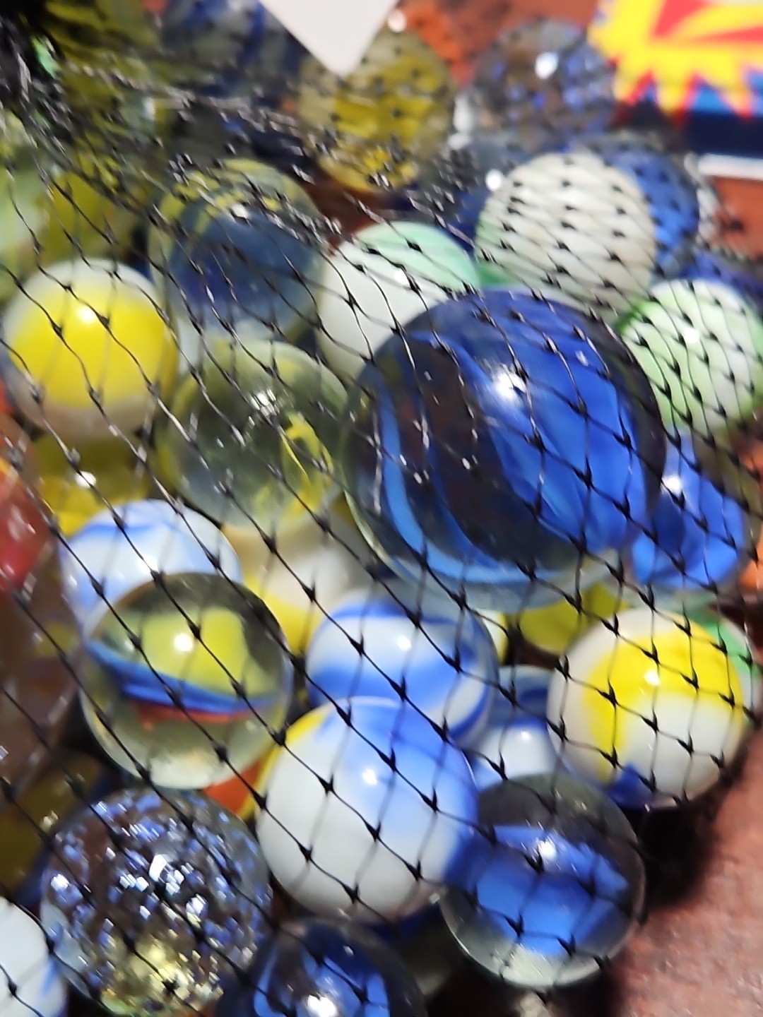 Toysmith Neato! 160 Glass Marbles in Retro Tin – Estate Find, Nostalgia Gift