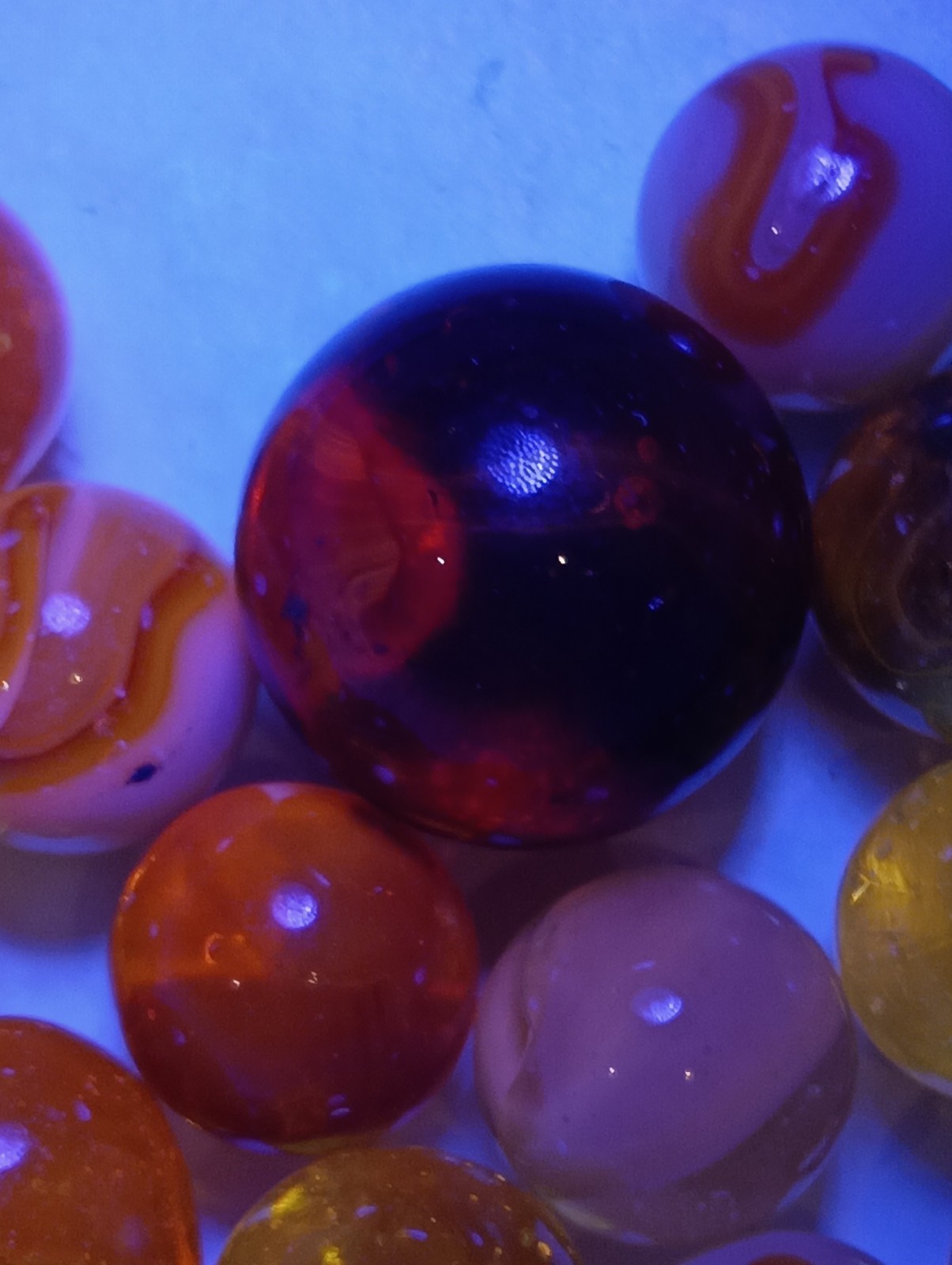 Vintage Cadmium Machine Made Glass Marbles Glow Orange With UV Light. Lot Of 21