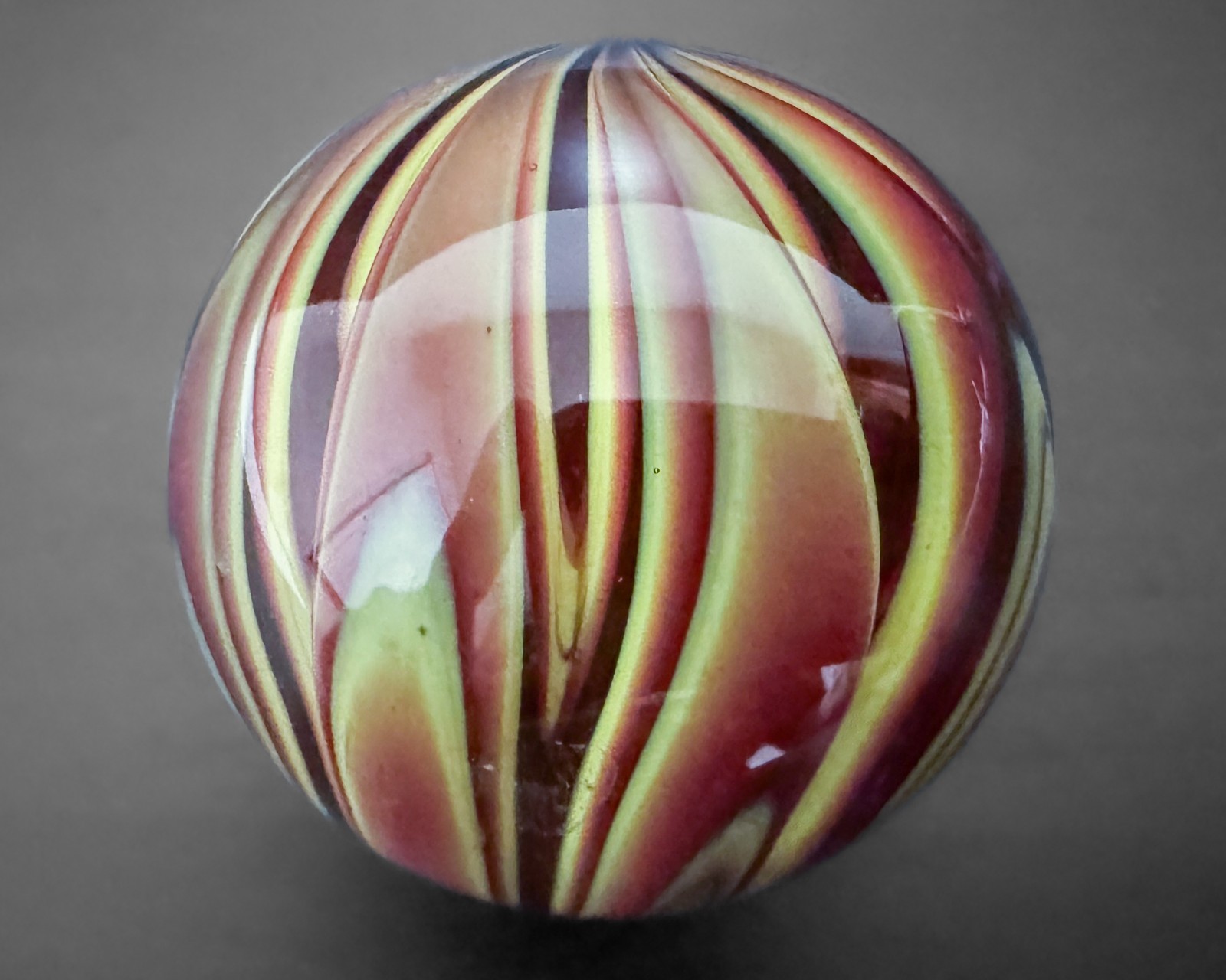 Steve Davis 1.5″ Red Green Contemporary Handblown Art Glass Marble