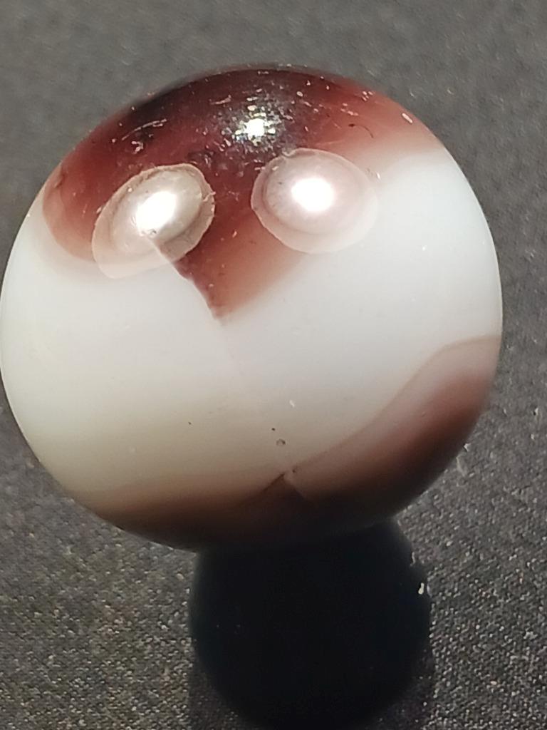 Marble King .93″ Chestnut Brown Pearl White Shooter Near Mnt Serious Marble A385