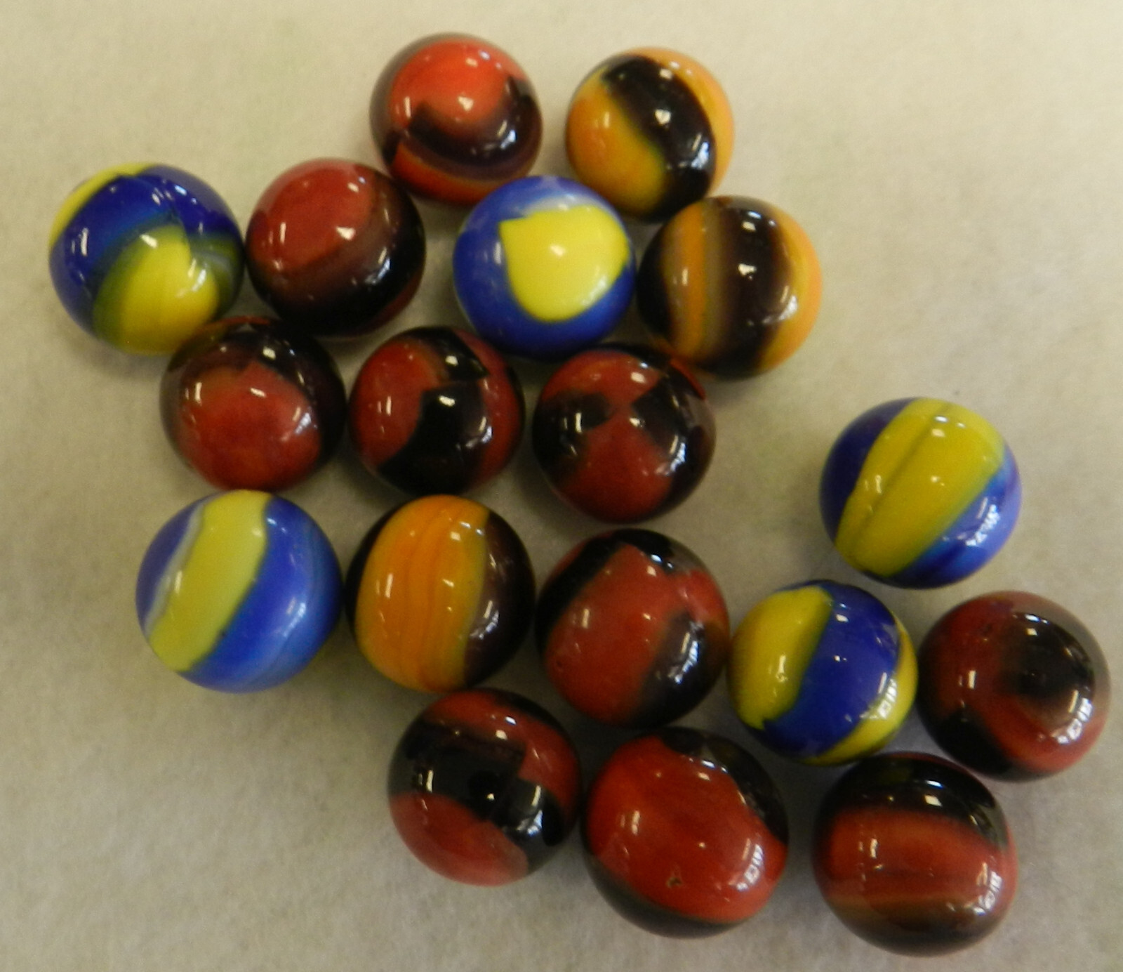 #18980m Mixed Vintage Group of 18 Nicer Marble King Marbles .61 to .65 Inches
