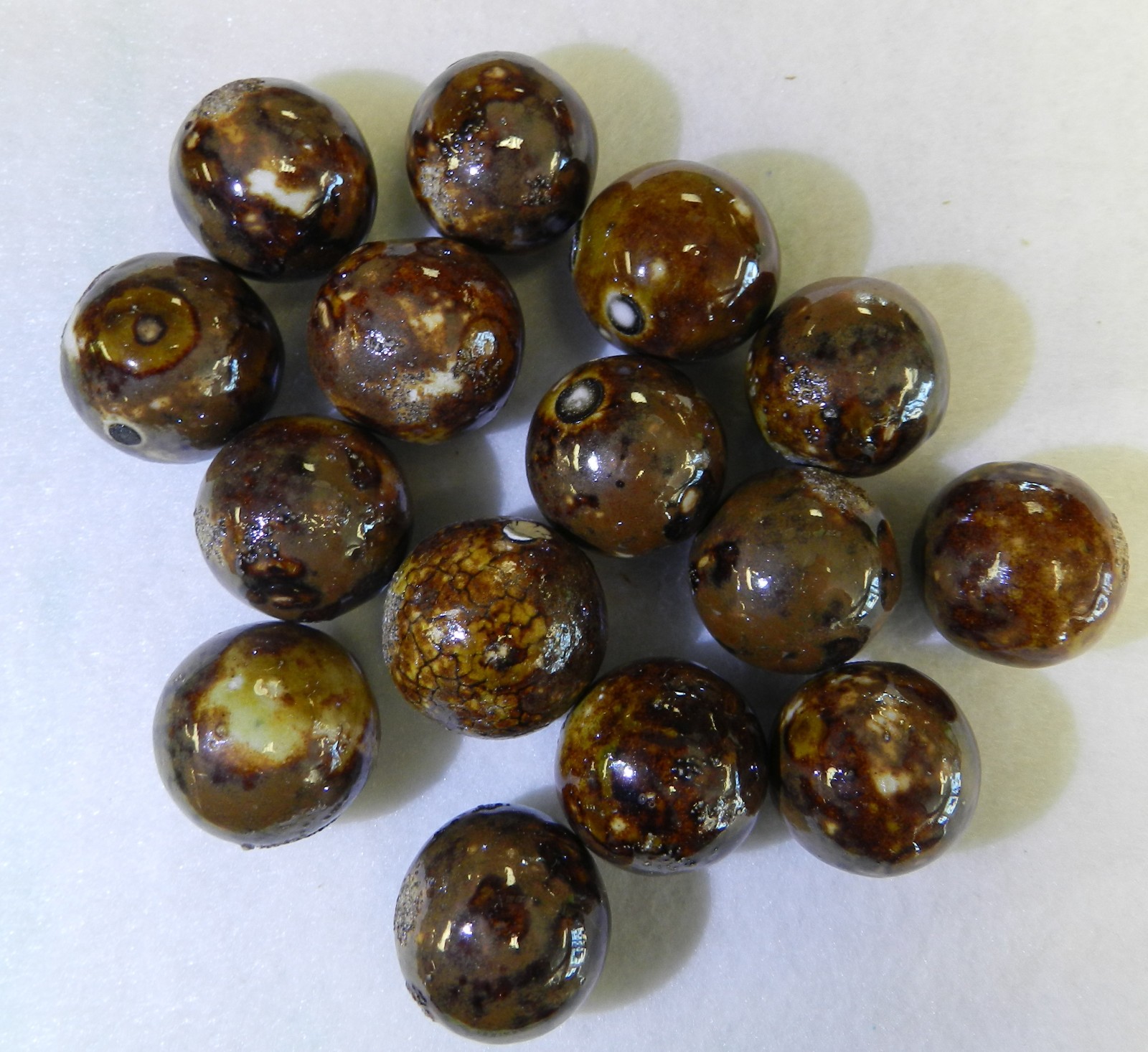 Vintage Box of Old Bennington Shooter Marbles Dated 1933 .95 to 1 Inches