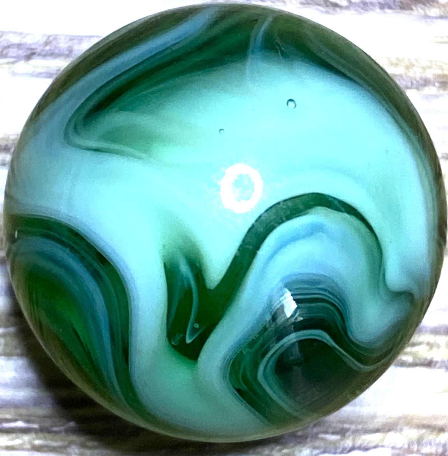 ONE OF THE NICEST AKRO AGATE GREEN SLAGS .64″ 8B/87