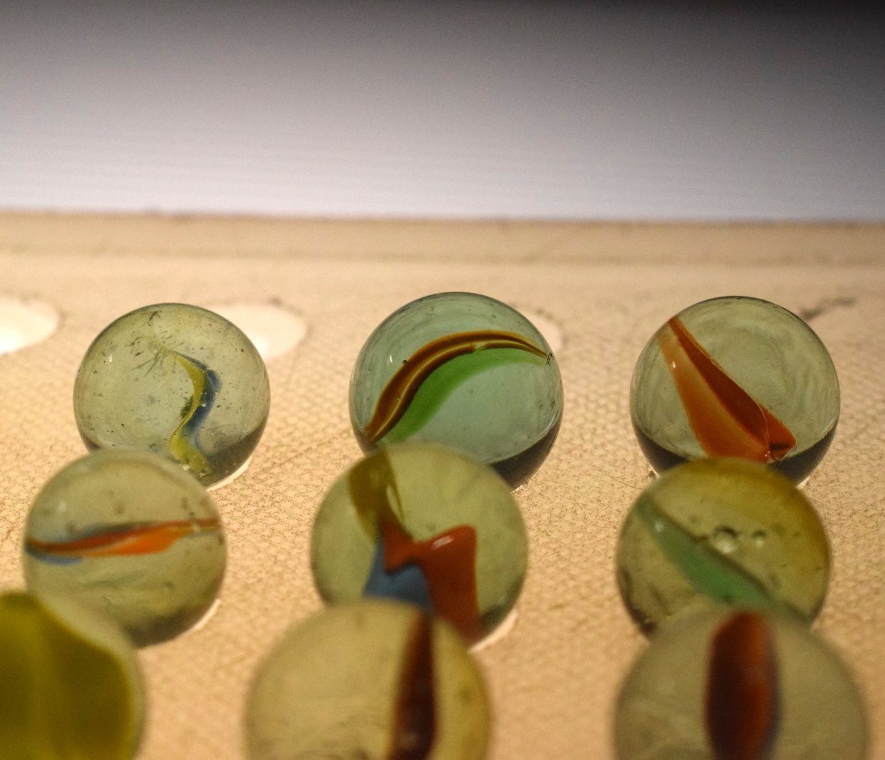 JAPAN CLEAR GREEN MARBLES CATS EYE BANANA 21PC LOT 1960s VINTAGE RED BLUE YELLOW