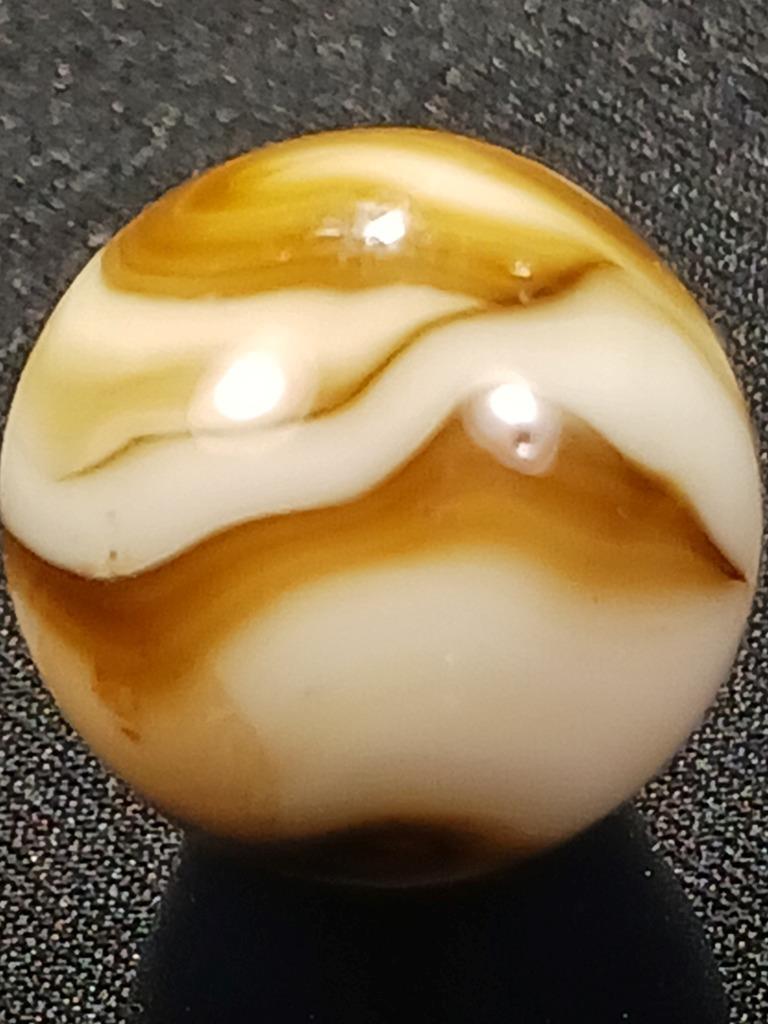 Akro Alley .56″ Browns to Tan Pearl White Swirl Near Mint Serious Marble A151