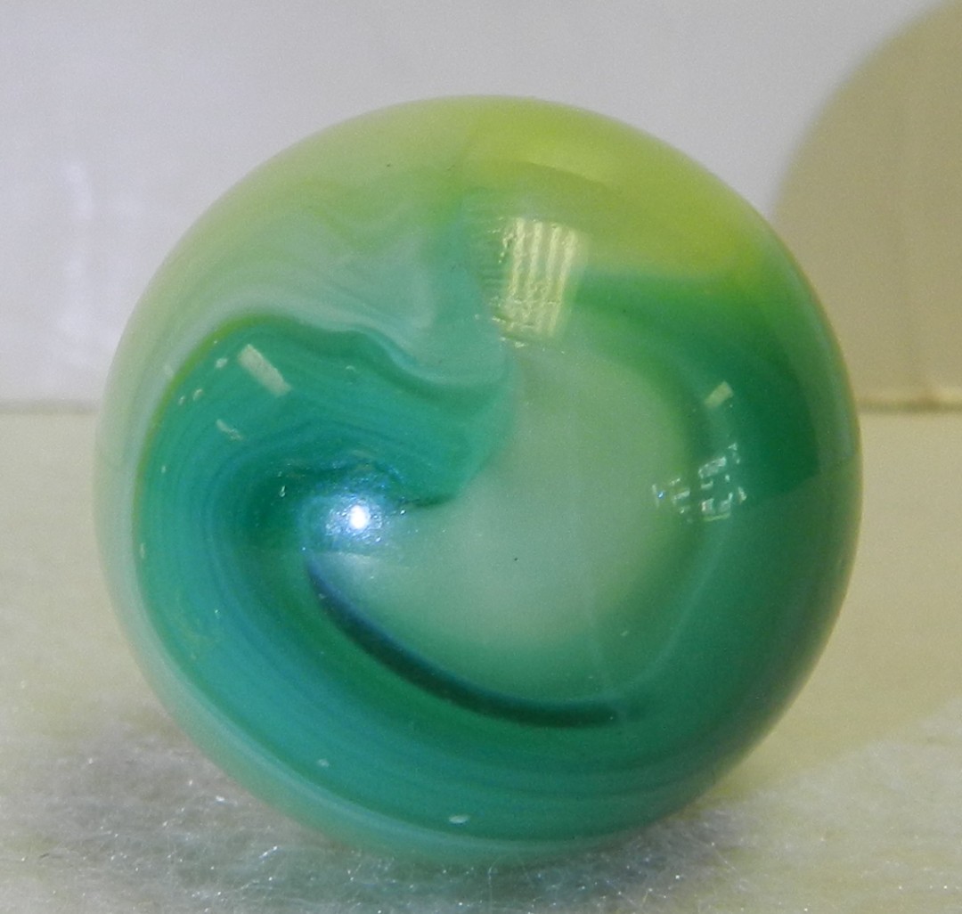 #21134m *Mint* Vintage Akro Agate Limeade Corkscrew Shooter Marble 1.01 Inches