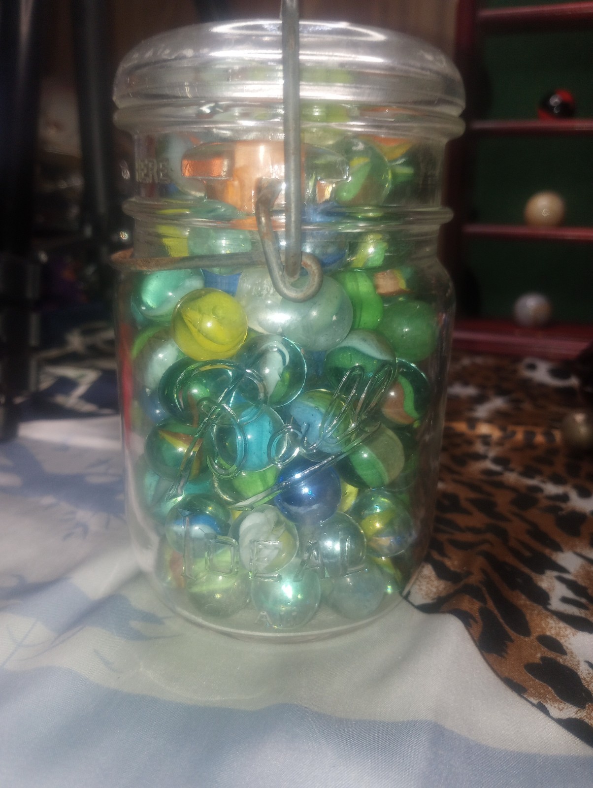 Vtg Cat Eye Marbles In Ball Glass Jar Over 100 Plus Couple Shooters Couple Clear
