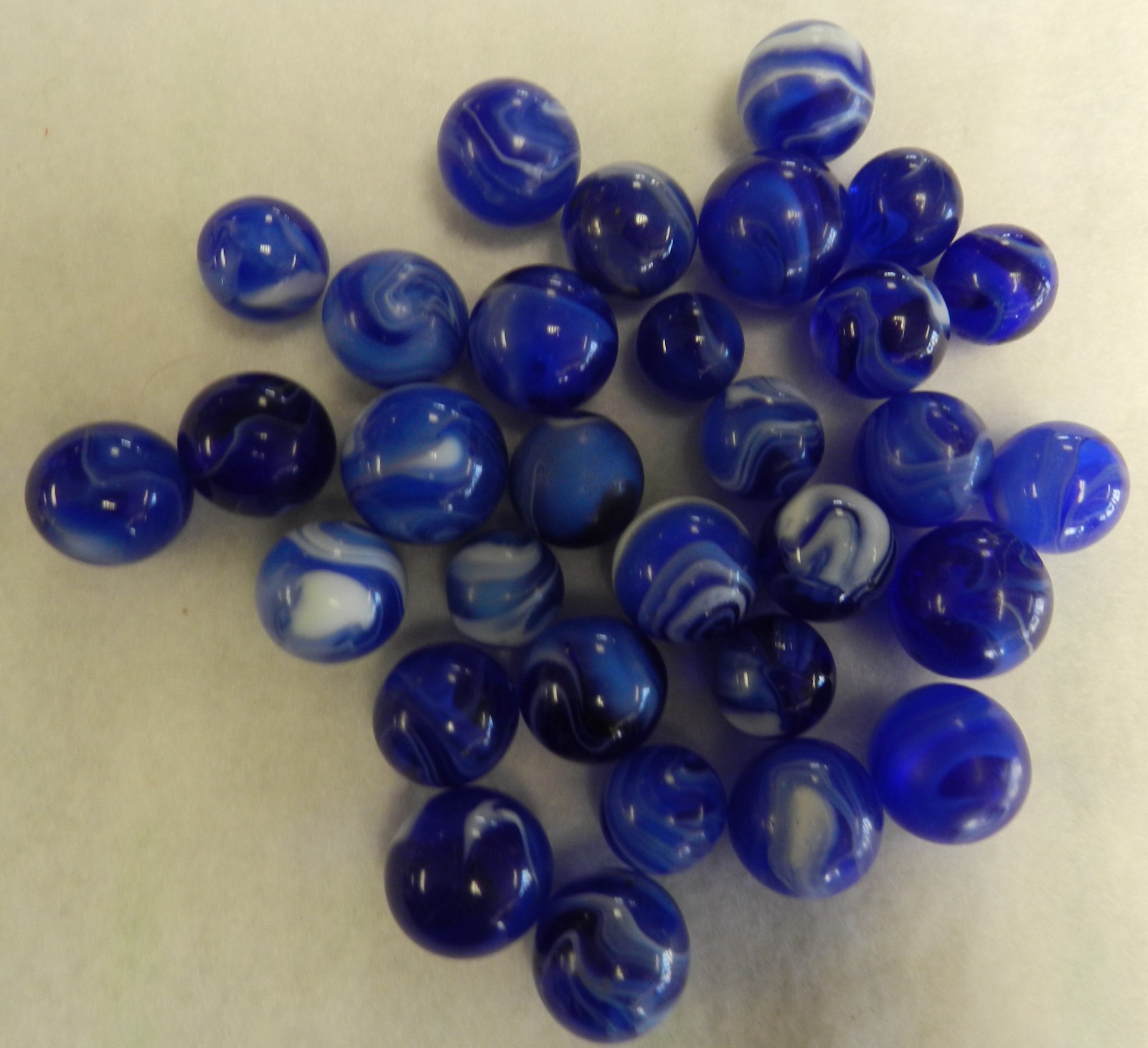 #20511m Vintage Group or Lot of 30 Mixed Company Ungraded Blue Slag Marbles