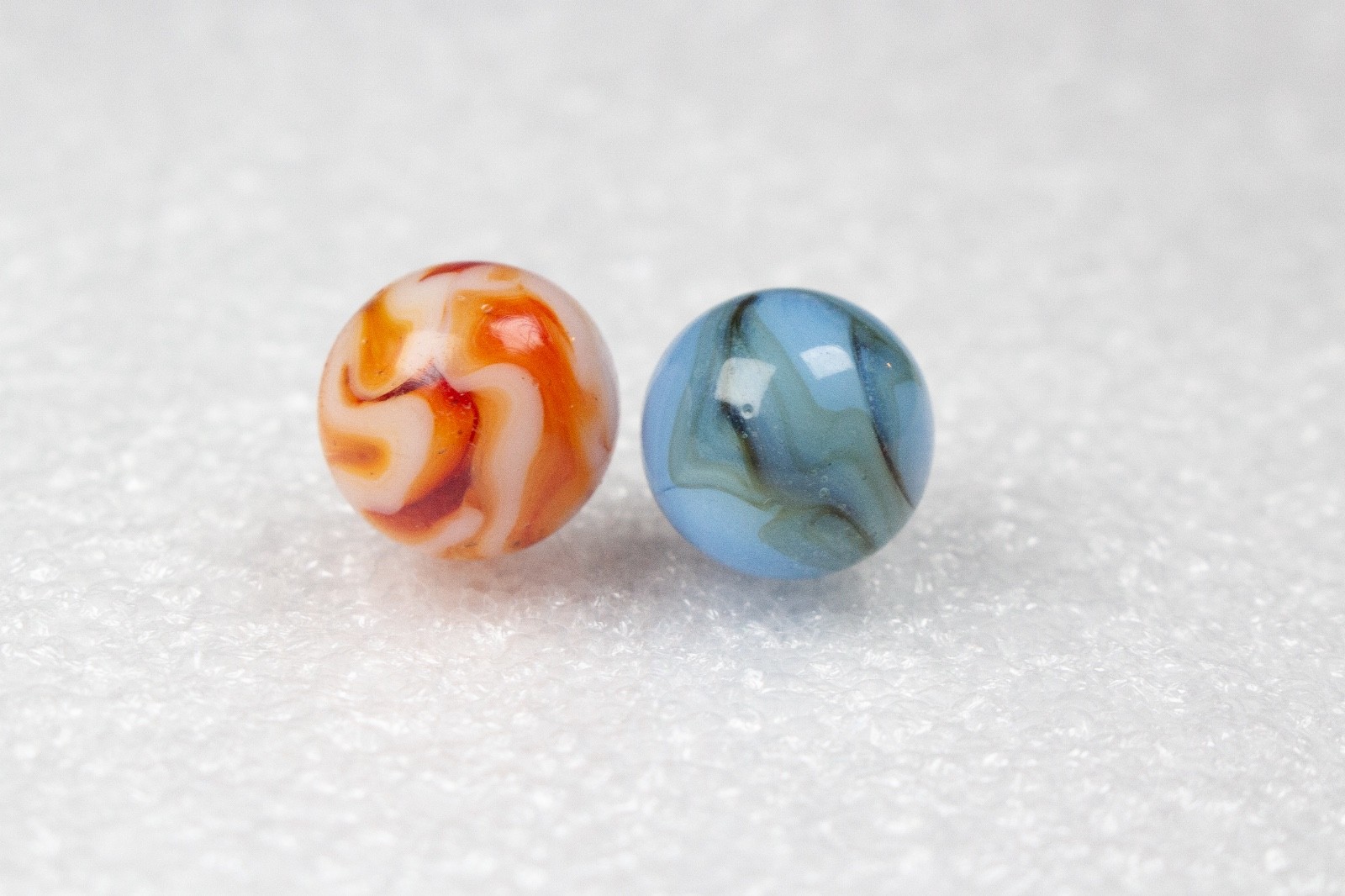 Vintage Marbles Lot of x2 Heaton Agate Dug pair Rotten Robin, busy red Nice L@@K