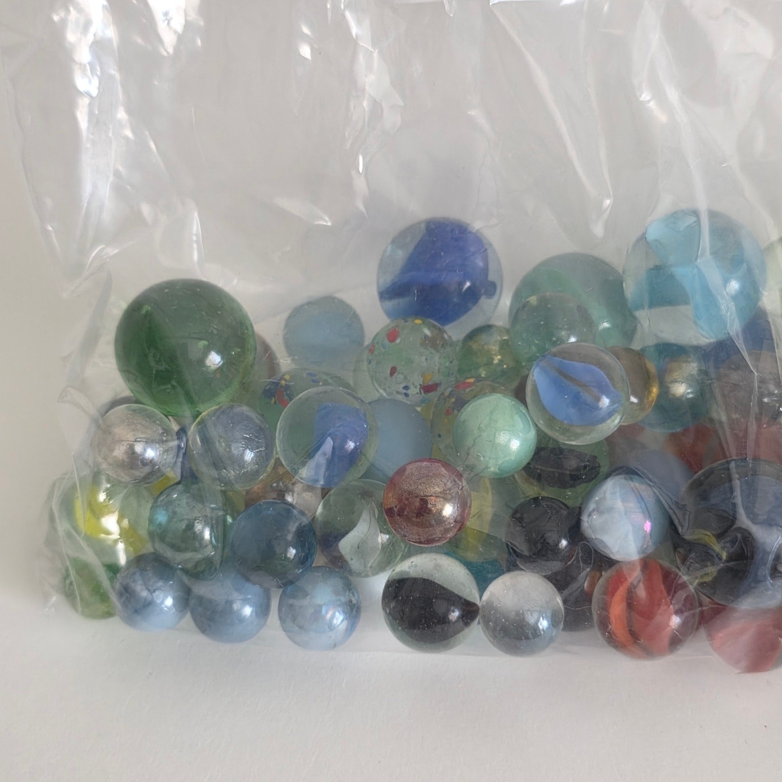 Vintage Glass Marble Lot 122 Mixed Assorted Sizes Cat’s Eye Swirl Clearies