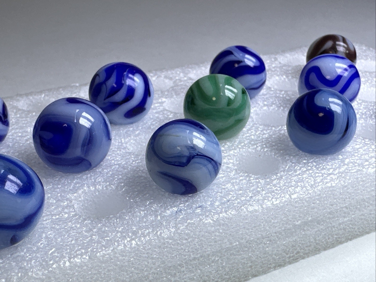 285 Lot of 12 Ravenswood Swirl Vintage Marbles! Awesome Lot
