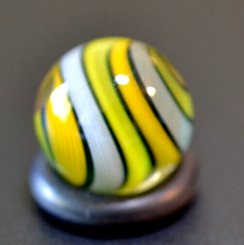 BRYAN TRILLAS GLASS MARBLE/.574″-BUTTERNUT & MILK BLACKLIGHT-LIME,MILKY WHITE +