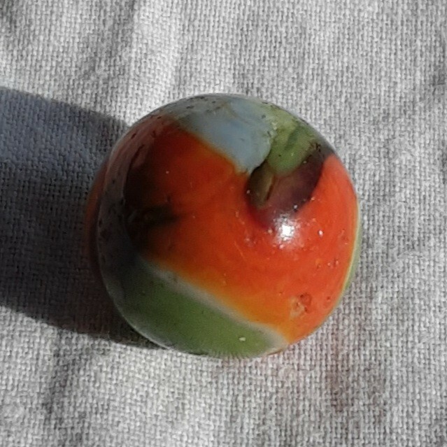 23/32″ Rare CAC 4 Color Swirl In Beautiful NM 8.9 Condition.