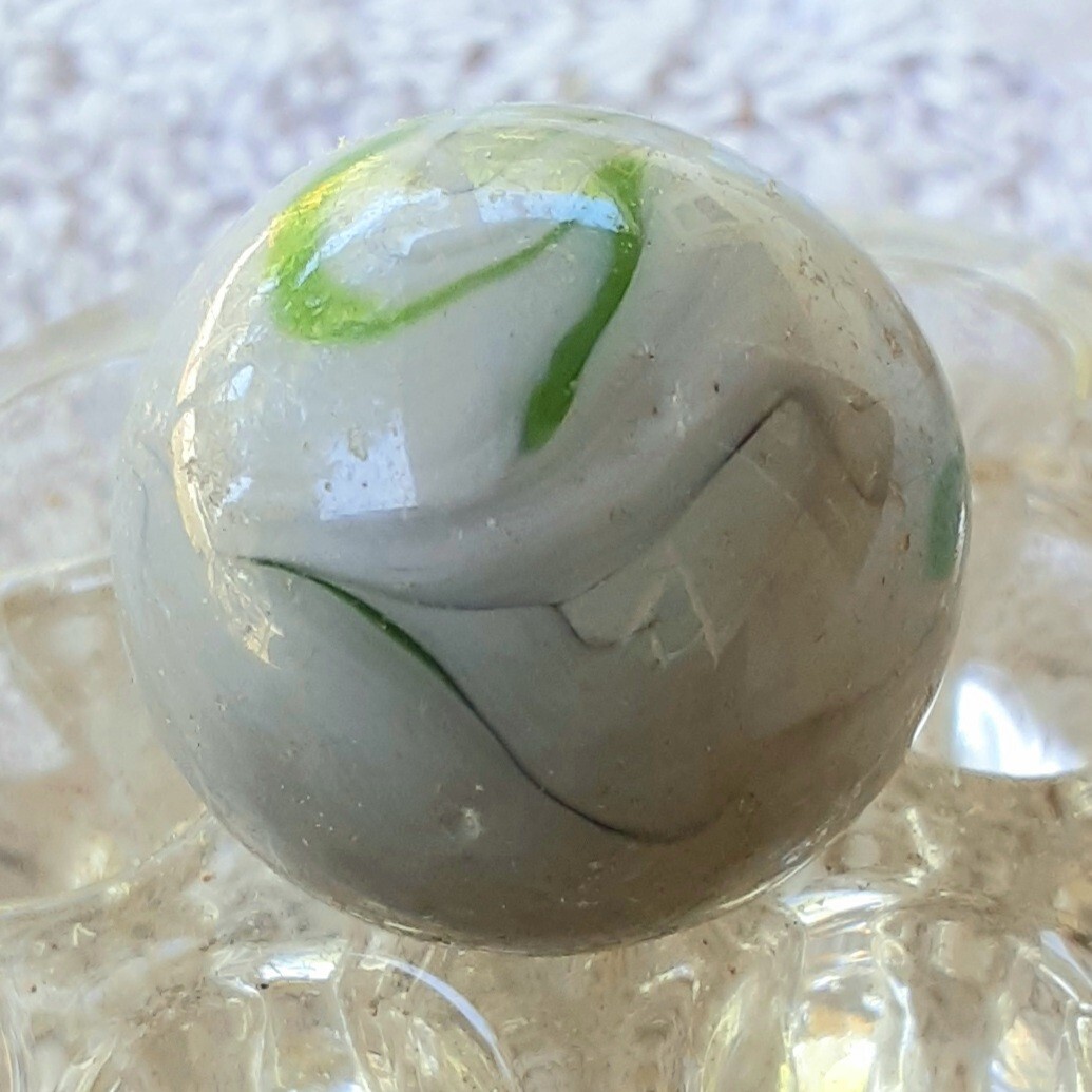 31/32″ Alley Agate Muddy Swirl Slag In Beautiful Mint Condition👌.