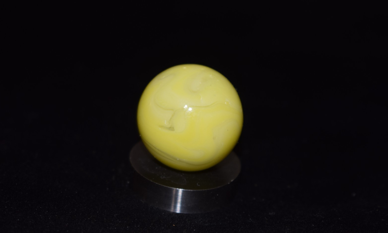 👽➖⏩HTF JABO Classic UV 👽 reactive Electric⚡💡⚡Yellow marble boulder size .937″