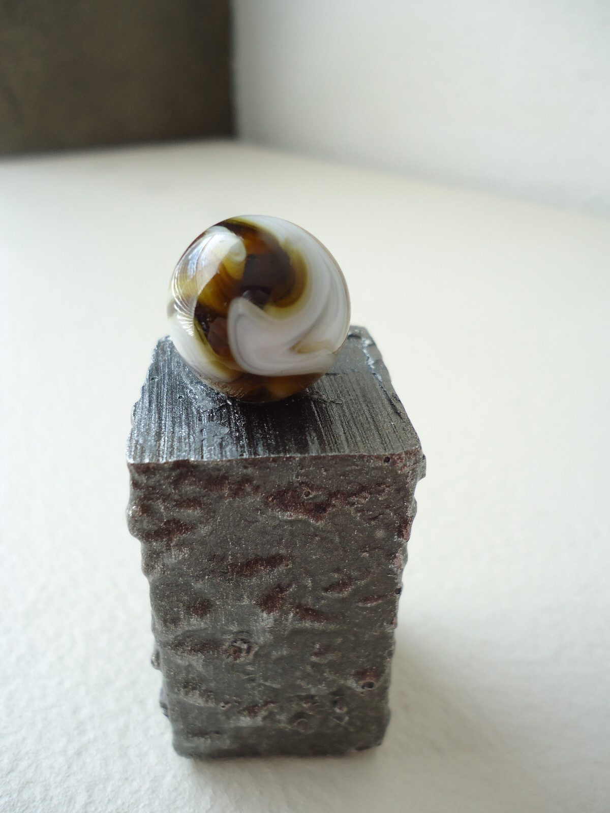 Vintage Marble : 0.67″ Diameter : White, Tan, Yellow and Brown Colors