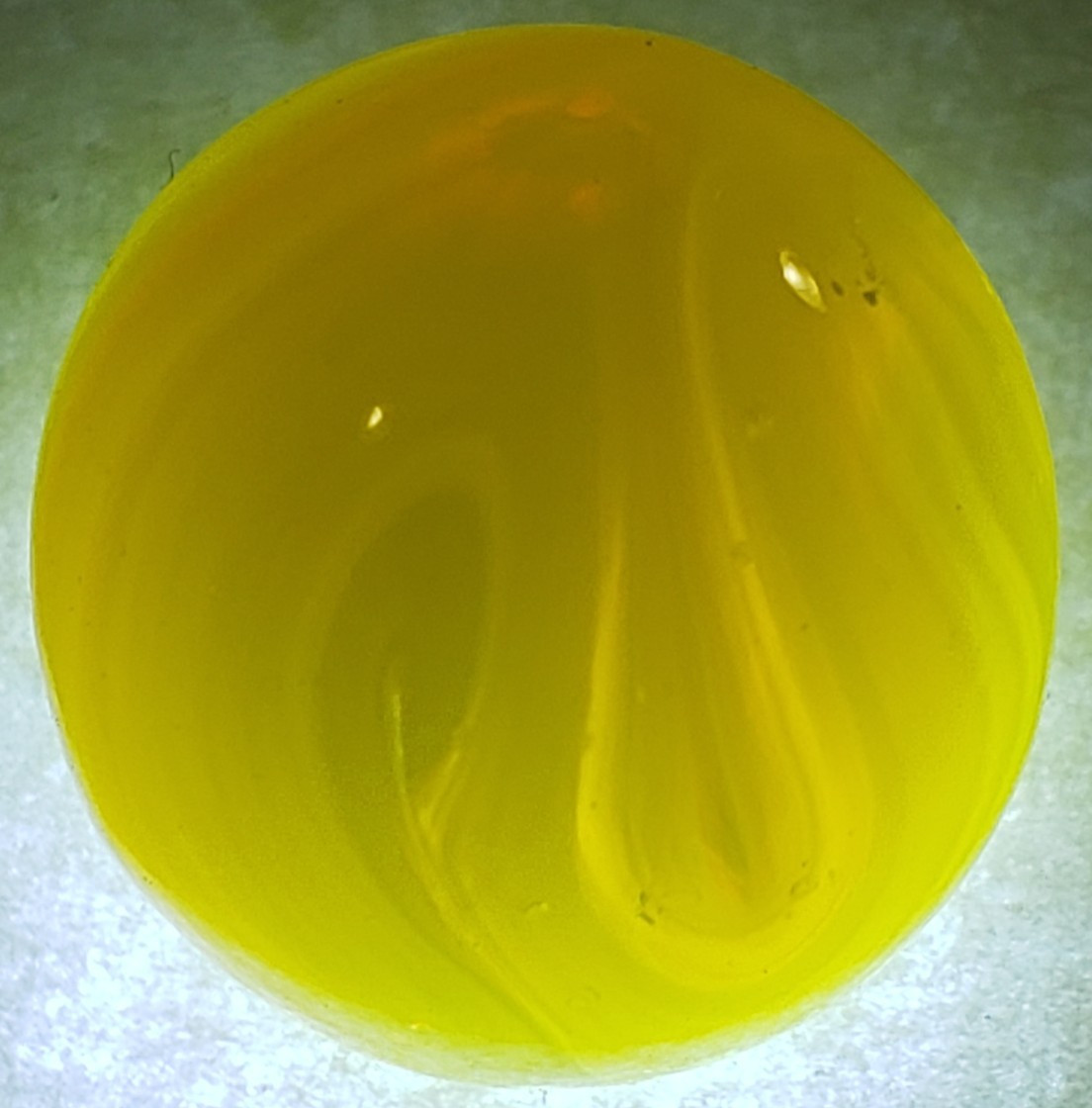 HTF Akro Agate ELECTRIC CADMIUM YELLOW LEMONADE UV MARBLE WET MNT SZ 19/32