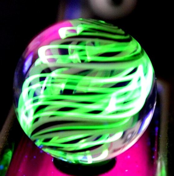JOSHUA JUSTICE GLASS MARBLE/1.388″-ROSE/GREEN LUTZ BLACKLIGHT TORNADO/NEON GREEN