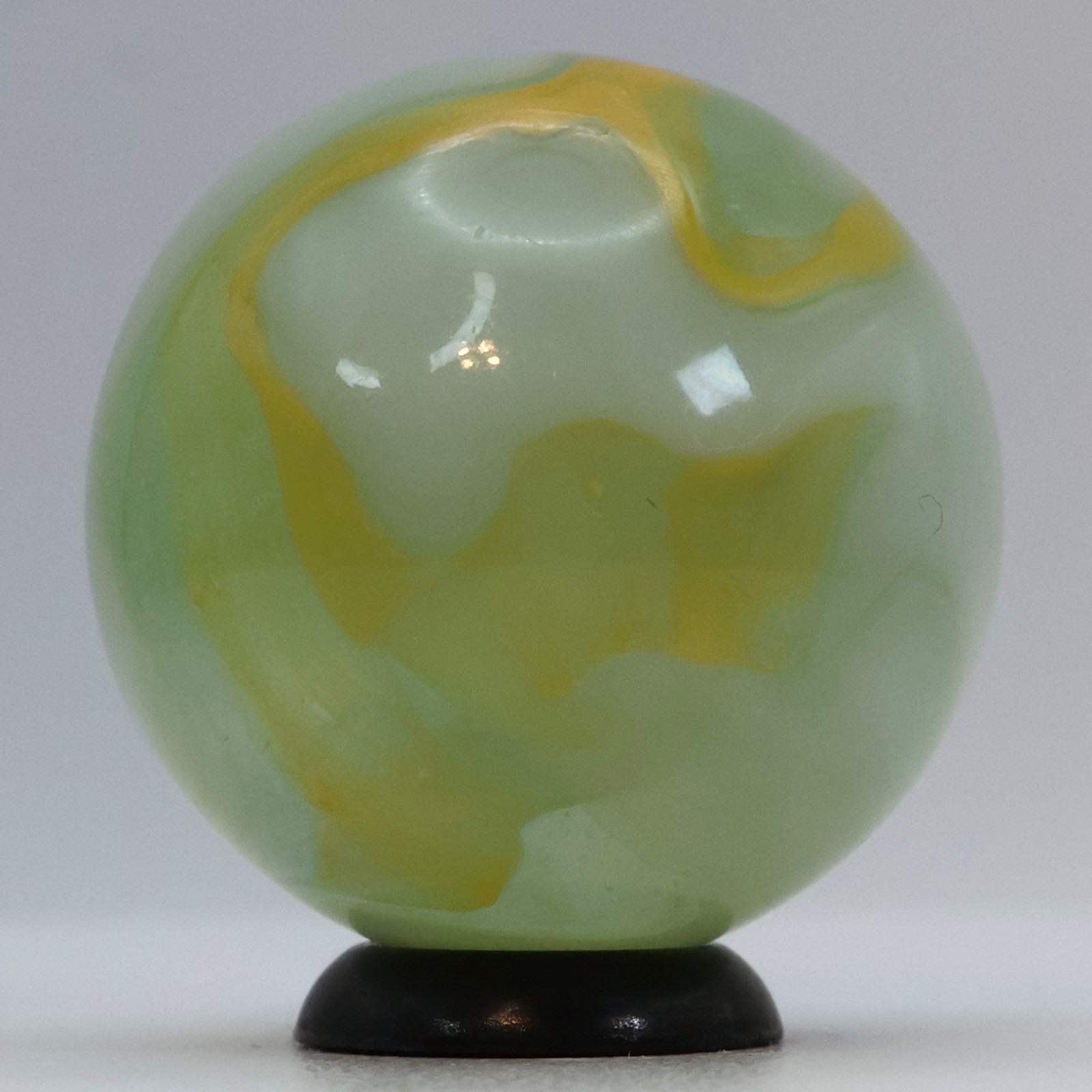 1″ Vitro Agate Conqueror Phantom? Yellow MINT