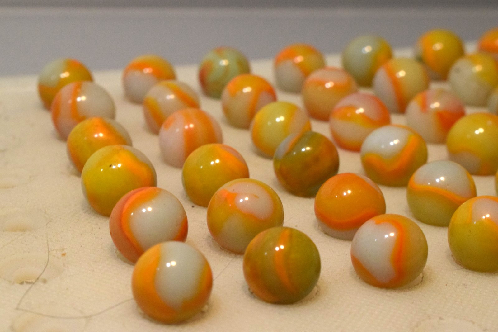 VITRO AGATE TIGER EYE MARBLES PELTIER RAINBO MUDDIES 49PC MIX LOT YELLOW ORANGE