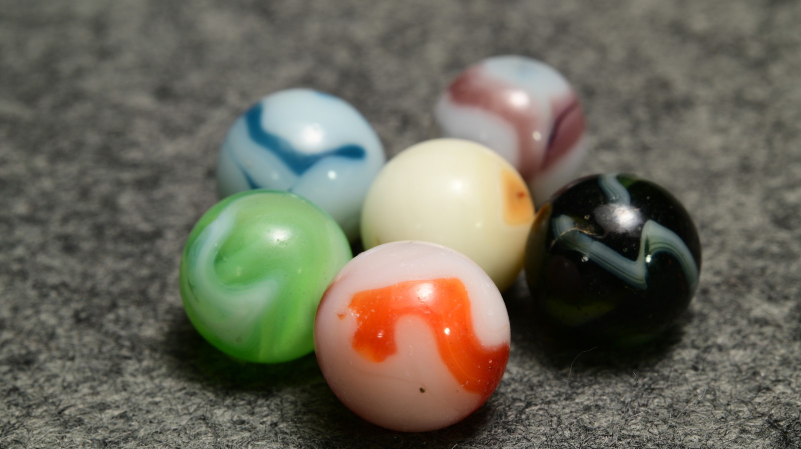6 Vintage American WV Swirl Marbles, Mixed Sizes & Makers, Funky Colour Styles