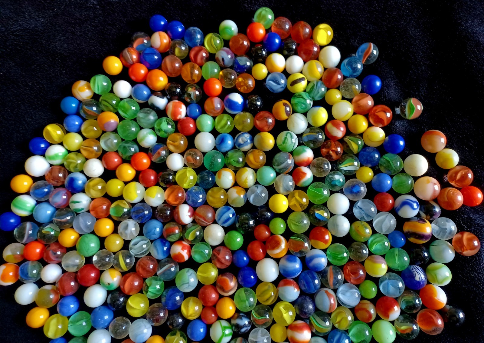 Marbles Lot 338 Total Over 3 Pounds Glass Steel Plastic Shooter Swirl Mixed