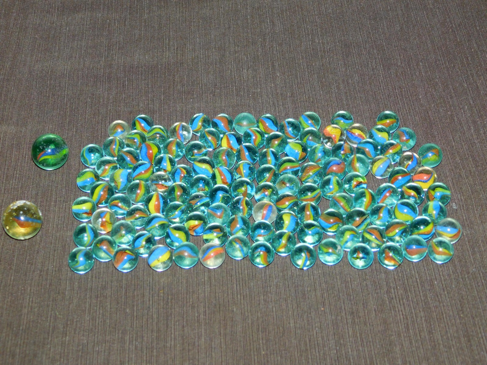 VINTAGE GAME TOY 120 OLD GLASS MARBLES