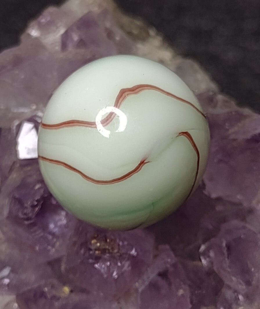 NM+ UV Tan & Green w/ Oxblood Swirl Alley Agate ? Old Glass Vintage Marbles .64″