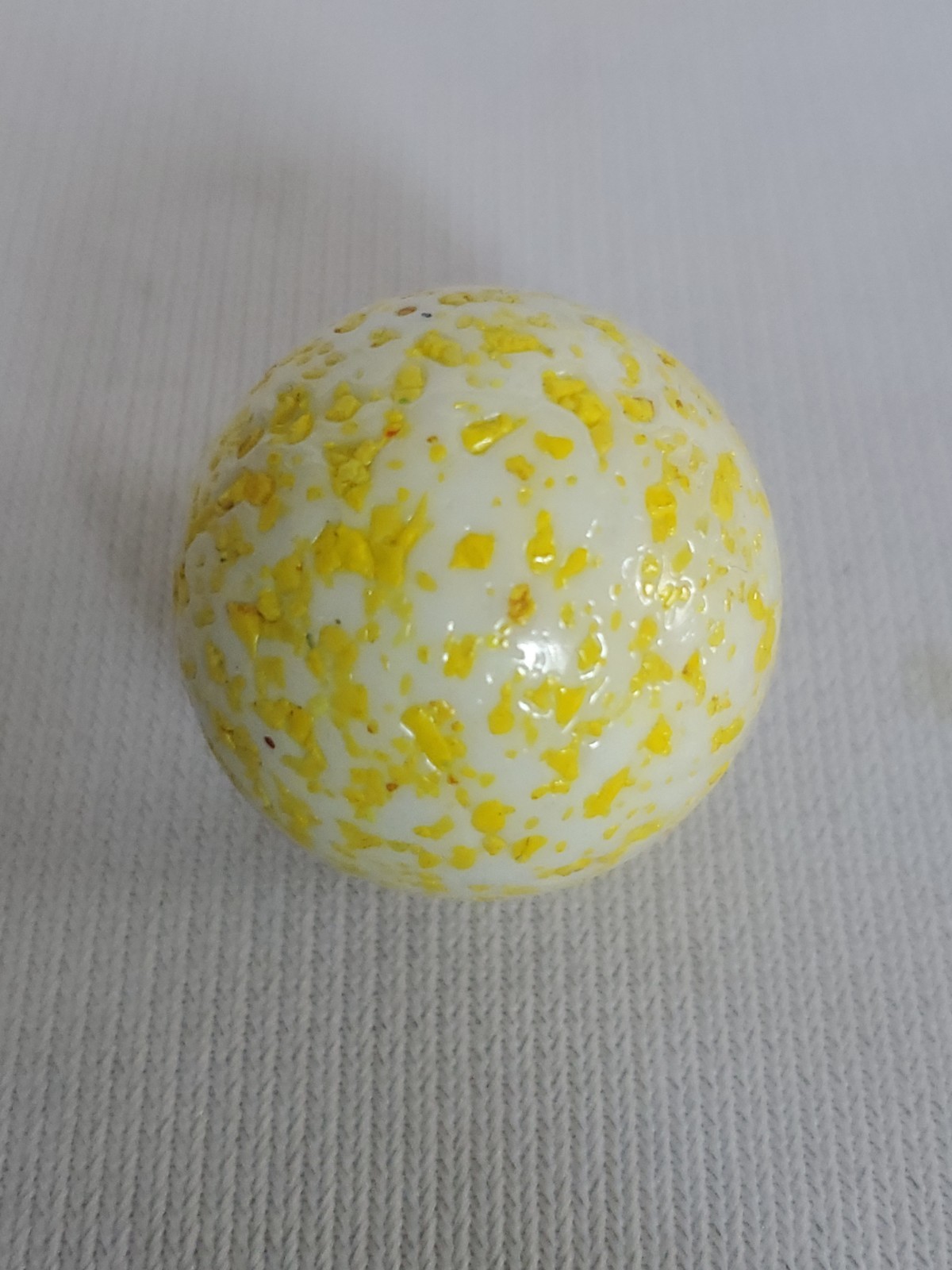 HUGE Vintage 1 & 5/16″ White W/Yellow & Gold Speckled Shooter Marble Peltier