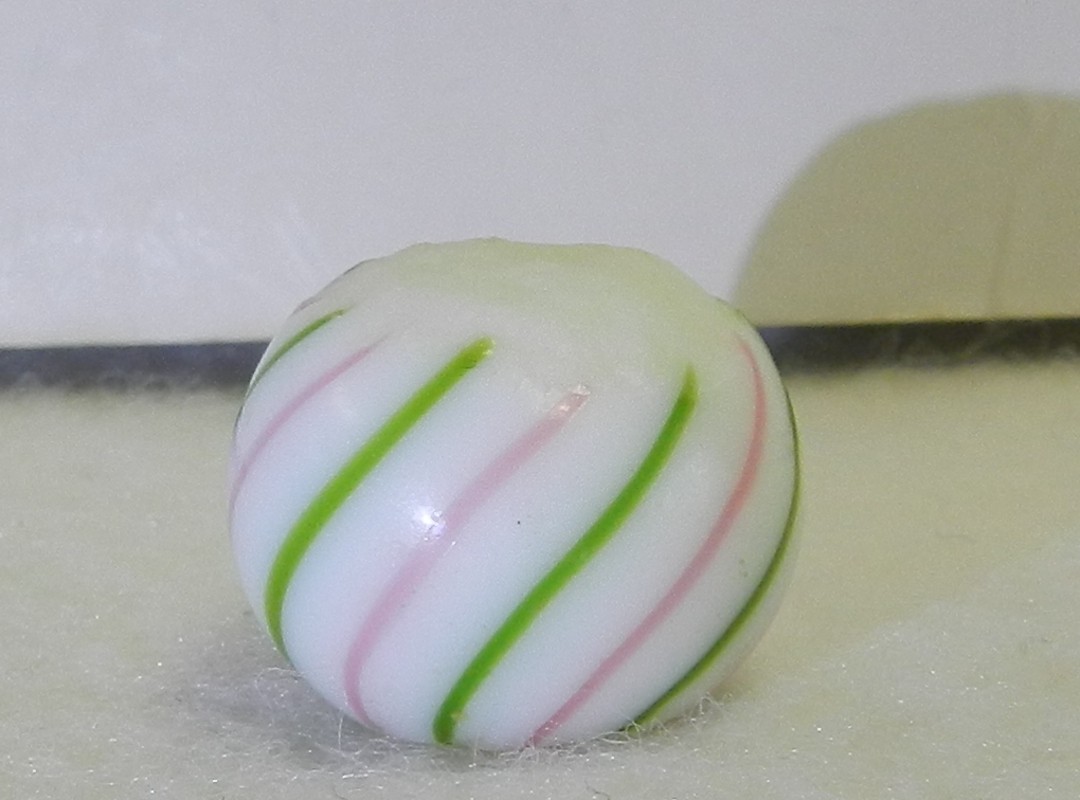 #20700m Vintage German Handmade Clambroth Marble With 2 Different Colored Lines