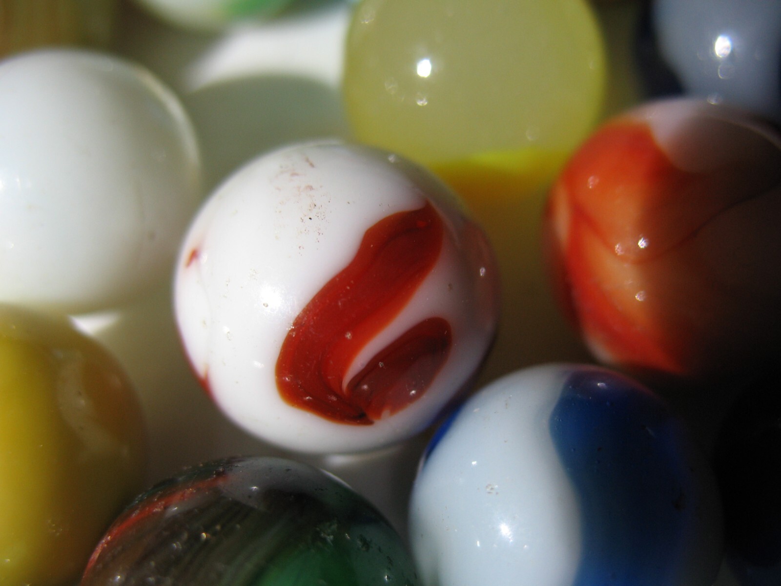 Vtg Lot of 90 Machine Made Marbles Various Makers Patches Swirls Moss Agates etc