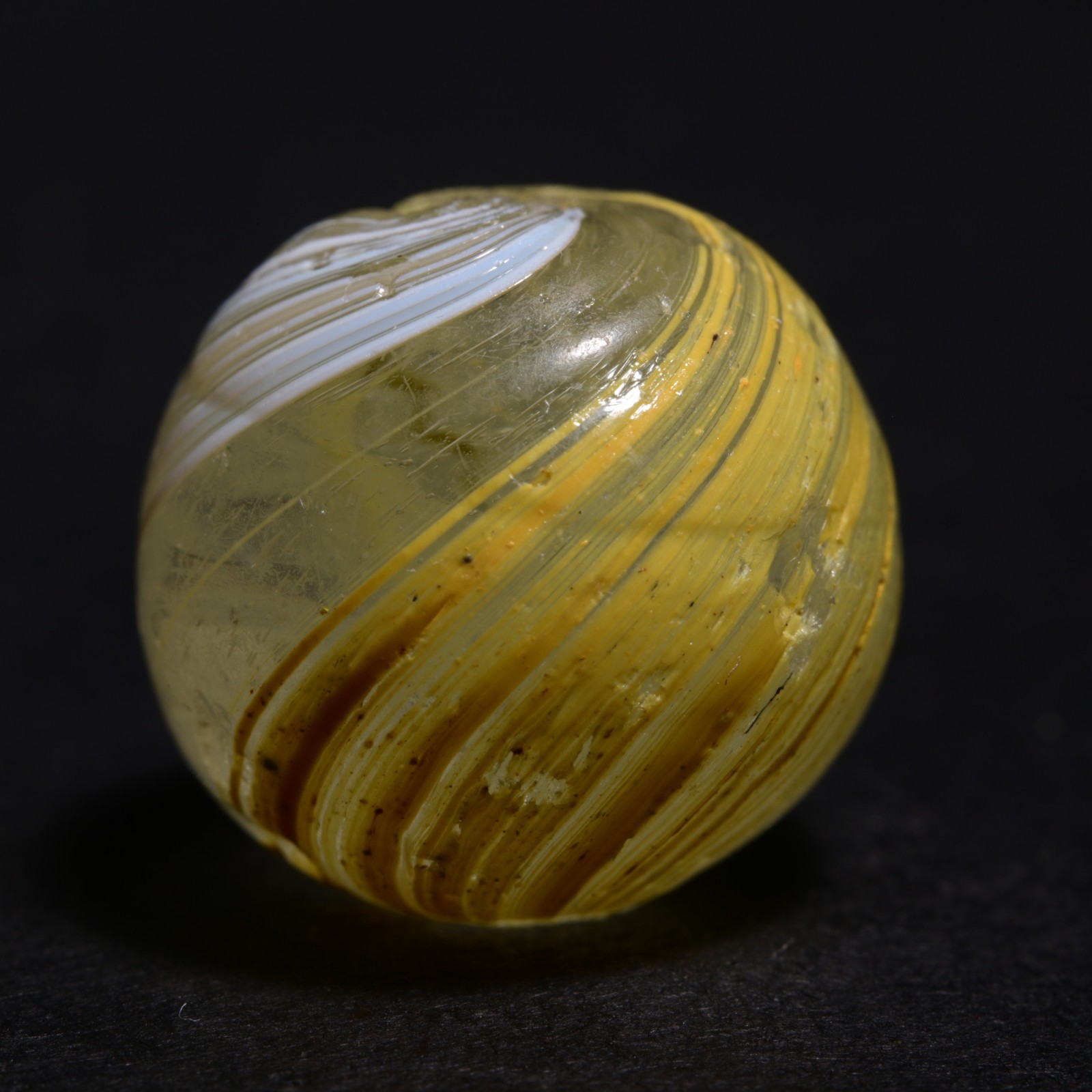 Indian Marble German Handmade Antique Bright White & Egg Yolk 14mm 17/32”
